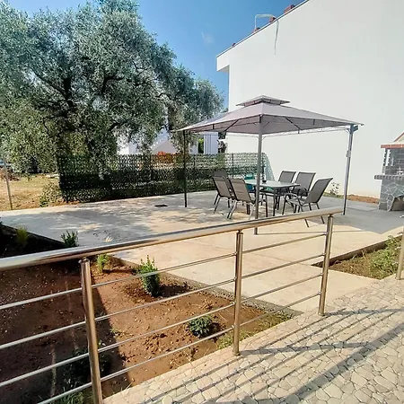 Chrisella Crystal Villa *