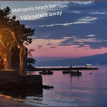 Chrisella Crystal Vilă *