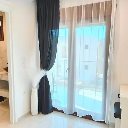 Chrisella Crystal Vilă