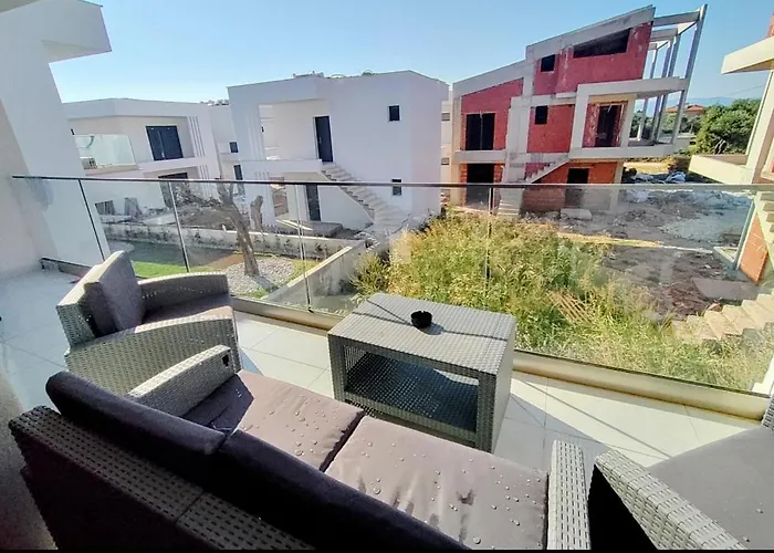 Chrisella Crystal Willa *