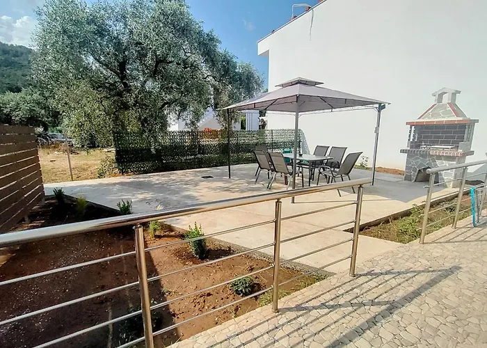 Chrisella Crystal Willa *