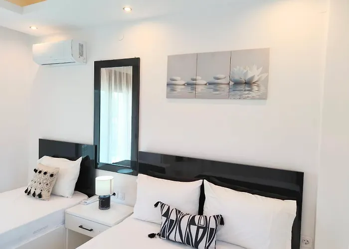 Chrisella Crystal Willa *