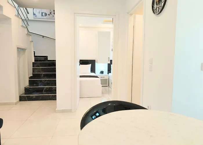 Willa Chrisella Crystal